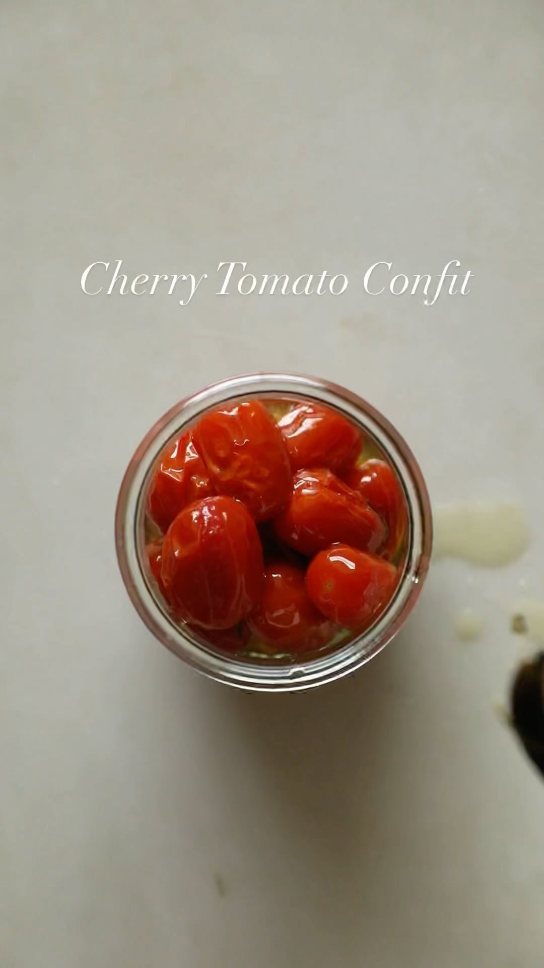 Cherry Tomato Confit 🍅

#tomatoconfit#roastedtomatoes#simpelfood#tomat#matglede#matprat #godtno#flatlayfood